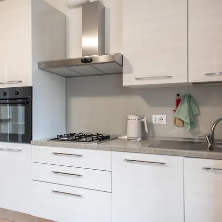 Apartament Como,suite 1, Free Private Parking *