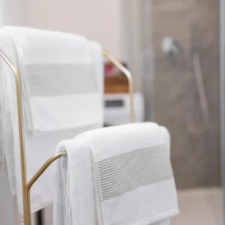 Apartament Como,suite 1, Free Private Parking *