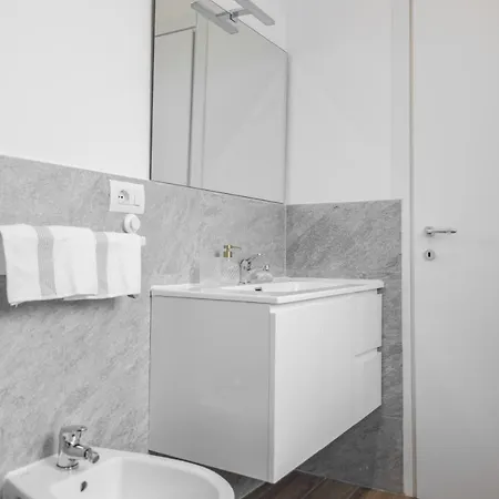 Lora Apartment,free Private Parking, Self Check In,1 * Como