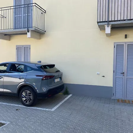 Lora 1, Free Private Parking, Self Check In